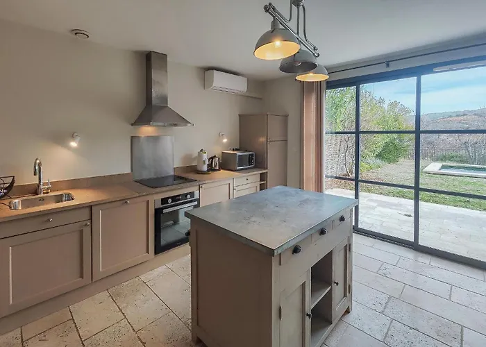 In Saint-laurent-de-la-ca *